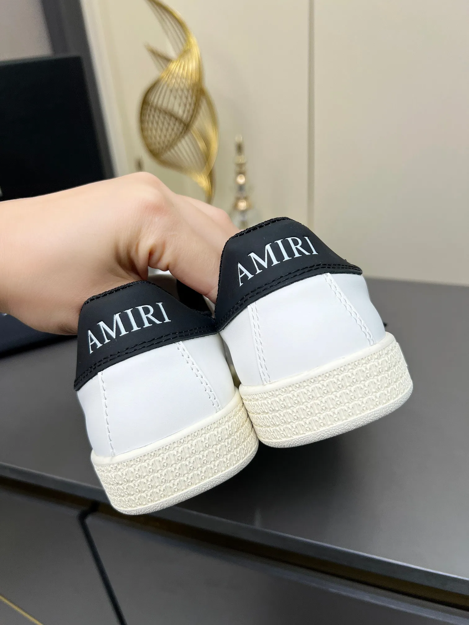 Men's Men's Shoes 💰580 Bone Shoes · AMIRI Skel-Top AMIRI 🔥 launches a new "ThePacific" series of low-top casual sports moral training shoes in the early spring of 2025. This iconic shoe covers men's and women's shoes, drawing inspiration from the brand's classic sports style and elegantly integrating West Coast style. "The Pacific" contrasting five-pointed star series is rooted in Amiri's unique California genes, showing the freedom and leisure atmosphere of the West Coast. This series launches two styles that incorporate the brand's iconic elements: the leather version is made of pure white leather with a same-color sole, and is embellished with star patterns on the side of the shoe, just like the bright starry sky of California. The black and ocean blue colors are shared by men and women, and there is also a red star model exclusive for men and a light pink star model exclusive for women. The suede model is decorated with the brand's classic bone pattern on the side of the shoe. The rubber sole and suede fabric complement each other. The color scheme covers black, chocolate and sand, and is suitable for both men and women. Made of imported cowhide and decorated with bone pieces on the sides of the upper, it is novel and unique and has a good three-dimensional effect! High-density breathable mesh lining + original molded TPU outsole 🙏 Recommended by celebrities, bloggers and internet celebrities, 🚵🏻 an indispensable item for shopping, partying and traveling. One of the most unmissable sneakers in 2025 ✦Color: 10 colors available ✦Size: Women’s size 35--40 ✦Size: Men’s size 39--45